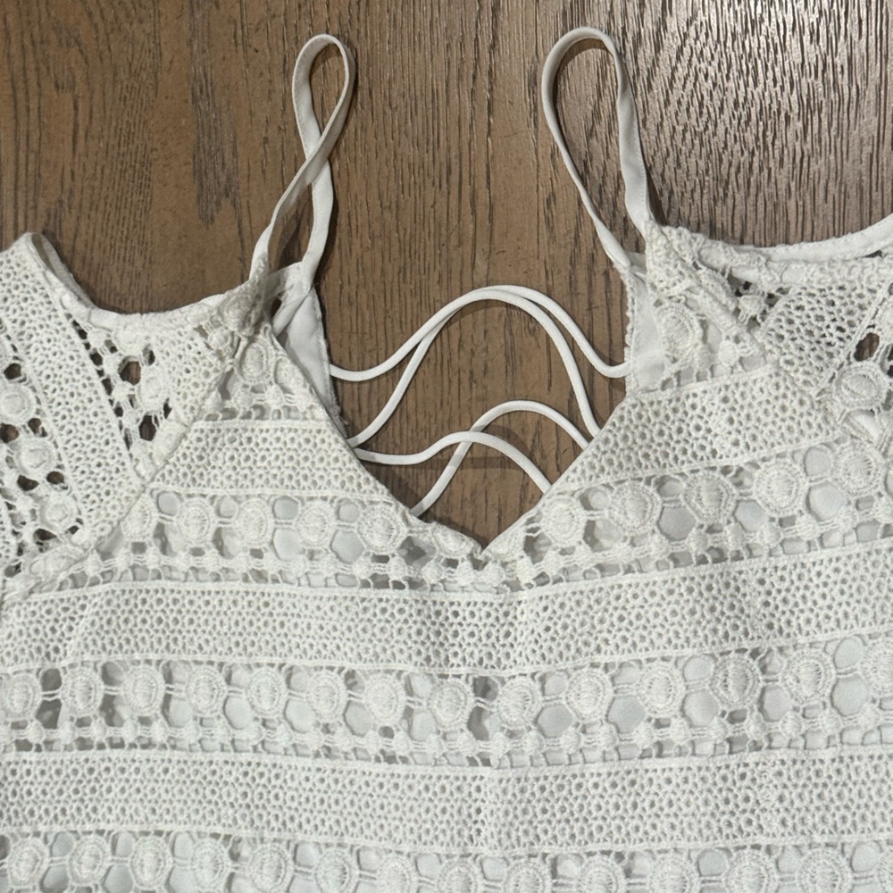 SUGAR + LIPS White Boho Crochet Lace Bell Sleeve Top (Style T7103) Medium - Picture 4 of 9